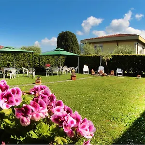 https://villa-chiara-affitta-camere.it-tuscanyhotel.com